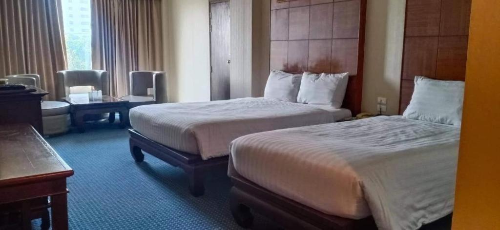 Sri U-Thong Grand Hotel Suphan Buri Dış mekan fotoğraf