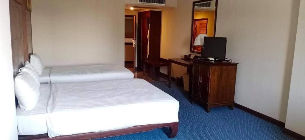 Sri U-Thong Grand Hotel Suphan Buri Dış mekan fotoğraf