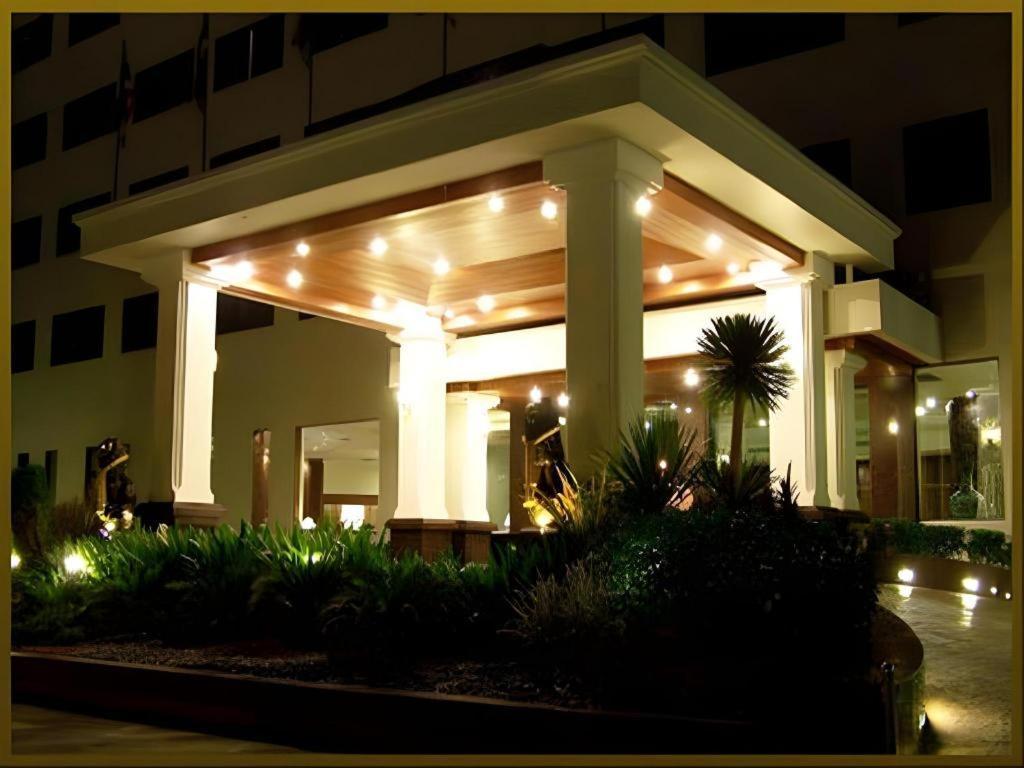 Sri U-Thong Grand Hotel Suphan Buri Dış mekan fotoğraf