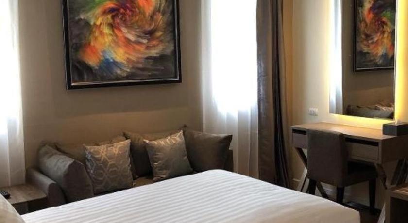 Sri U-Thong Grand Hotel Suphan Buri Dış mekan fotoğraf