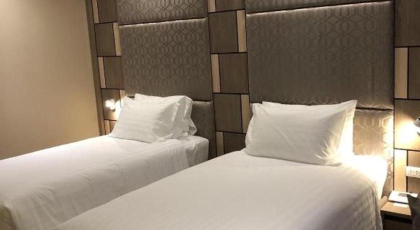 Sri U-Thong Grand Hotel Suphan Buri Dış mekan fotoğraf