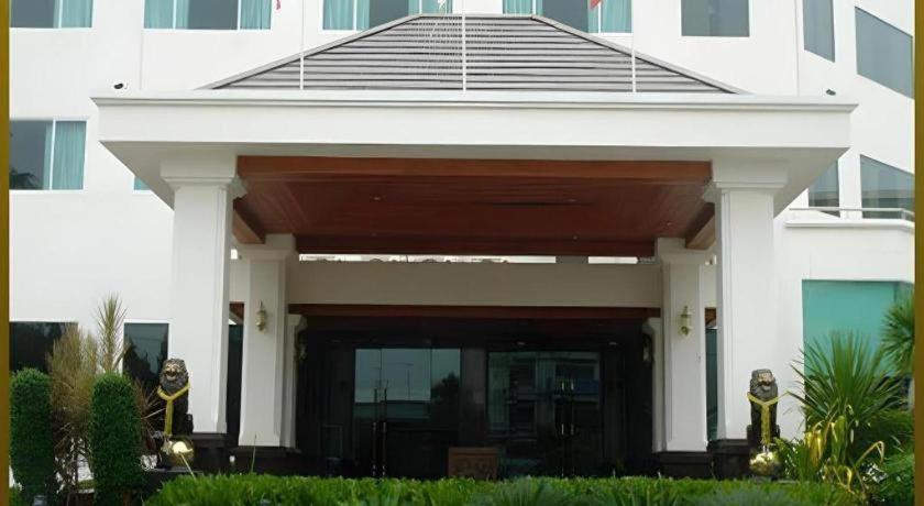 Sri U-Thong Grand Hotel Suphan Buri Dış mekan fotoğraf