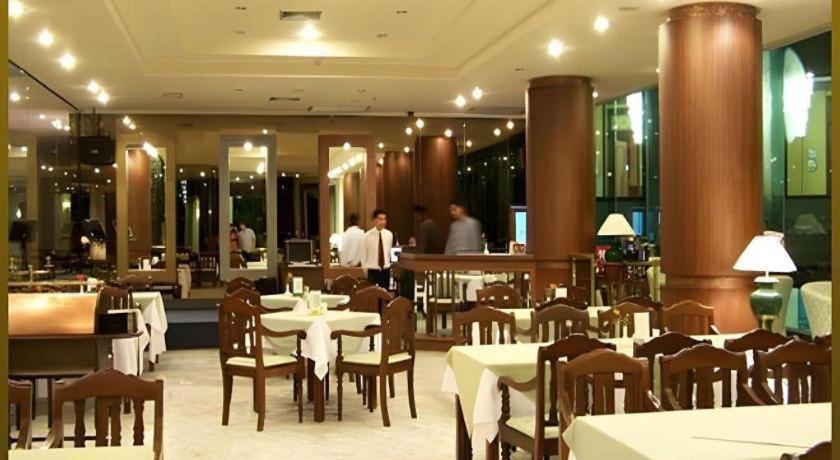 Sri U-Thong Grand Hotel Suphan Buri Dış mekan fotoğraf