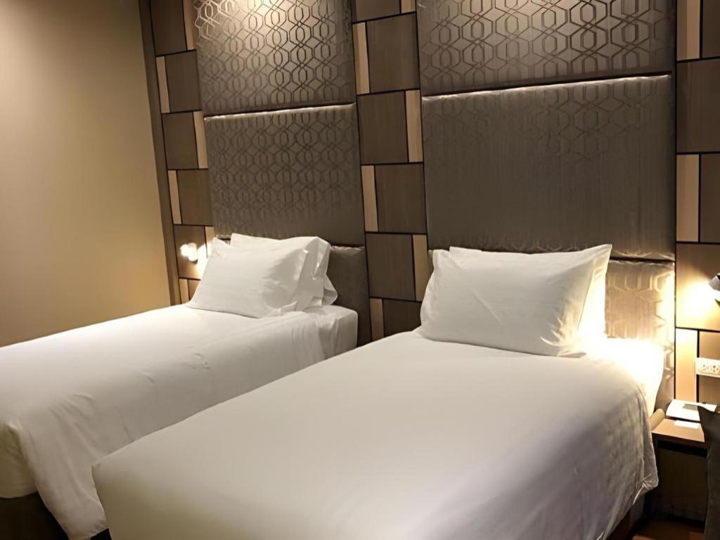 Sri U-Thong Grand Hotel Suphan Buri Dış mekan fotoğraf