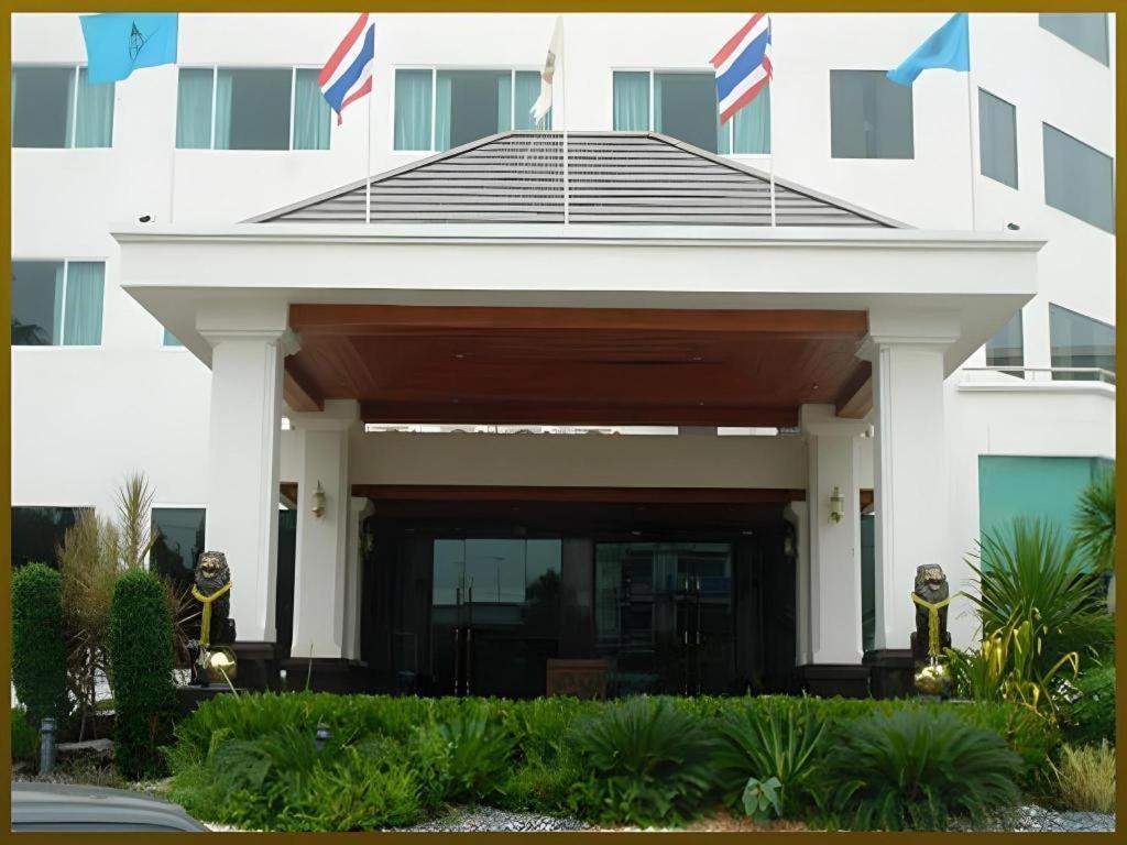 Sri U-Thong Grand Hotel Suphan Buri Dış mekan fotoğraf