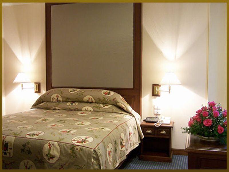Sri U-Thong Grand Hotel Suphan Buri Dış mekan fotoğraf